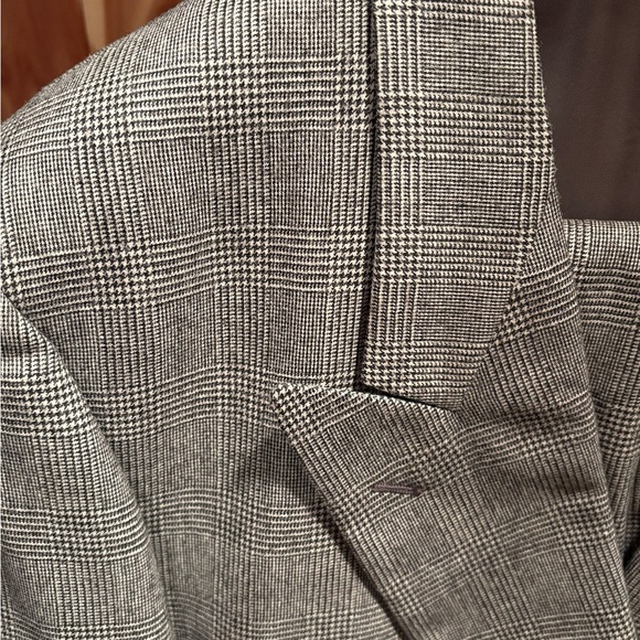 Cerruti Classic Prince of Wales Check (Glen Plaid) B & W Double-Breasted Suit - Picture 4 of 10